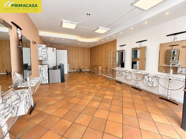 Locale Commerciale in vendita a Cologna Veneta, Verona