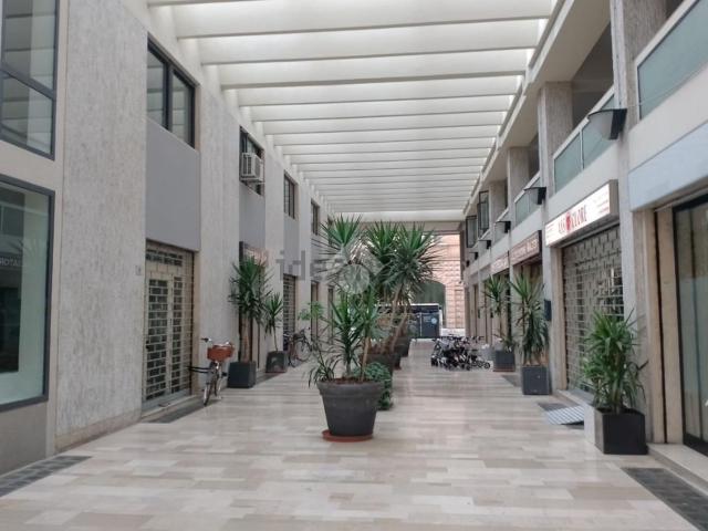 Locale Commerciale in vendita a Unione dei comuni Valle del Savio, Cesenà
