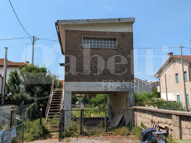 Locale Commerciale in vendita a Pettorazza, Veneto