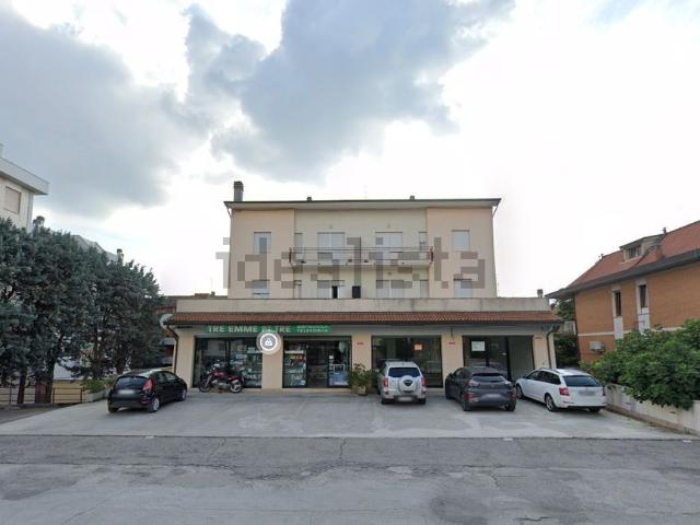 Locale Commerciale in vendita a Unione di Comuni della Romagna Forlivese, Quattro