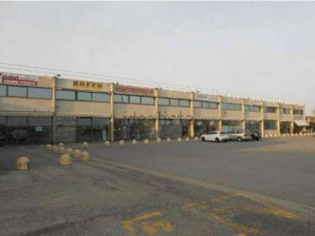 Locale Commerciale in vendita a Porta Milano, Piemonte