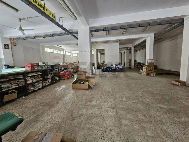 Locale Commerciale in vendita a Bagheria, Sicilia