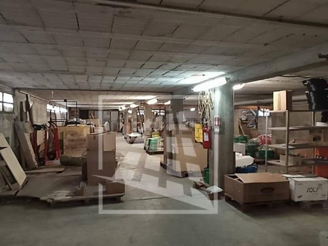 Locale Commerciale in vendita a Carrozzone-Betonica, Re
