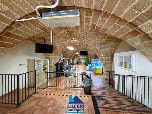 Locale Commerciale in vendita a Puglia, Lecce