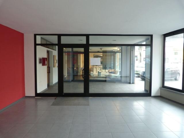 Locale Commerciale in vendita a Quarrata, Olmi
