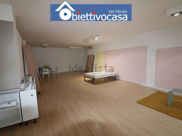 Locale Commerciale in vendita a Campli, Abruzzo