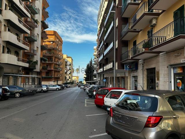 Locale Commerciale in vendita a Puglia, Taranto
