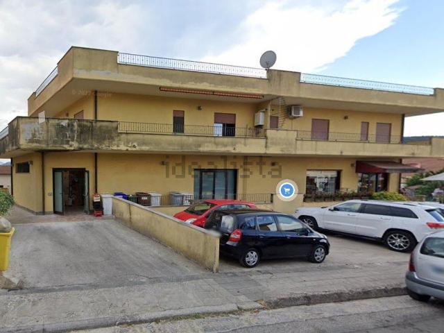 Locale Commerciale in vendita a Broccostella, Frosinone