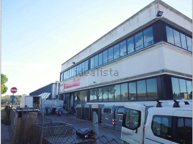 Locale Commerciale in vendita a Monteroni D'arbia, Toscana