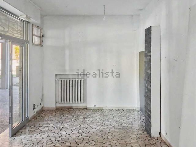 Locale Commerciale in vendita a Buon Pastore-Sant'Agnese-San Damaso, Modena
