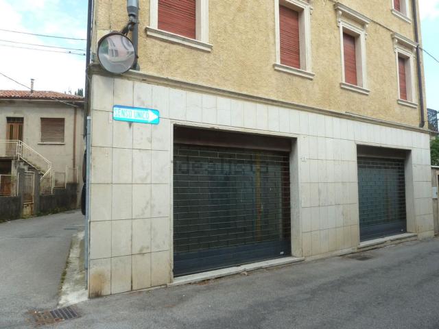 Locale Commerciale in vendita a Tregnago, Veneto