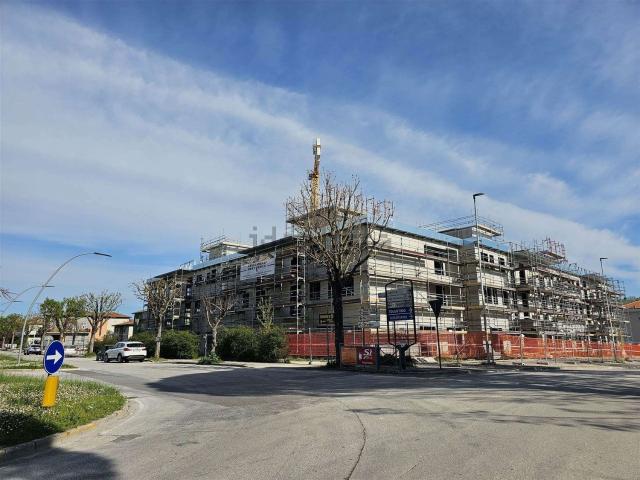 Locale Commerciale in vendita a Settempeda, Marche