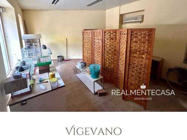 Locale Commerciale in vendita a Cascina Sforzesca, Vigevano