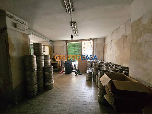 Locale Commerciale in vendita a Ricciano, Uzzano E Castello