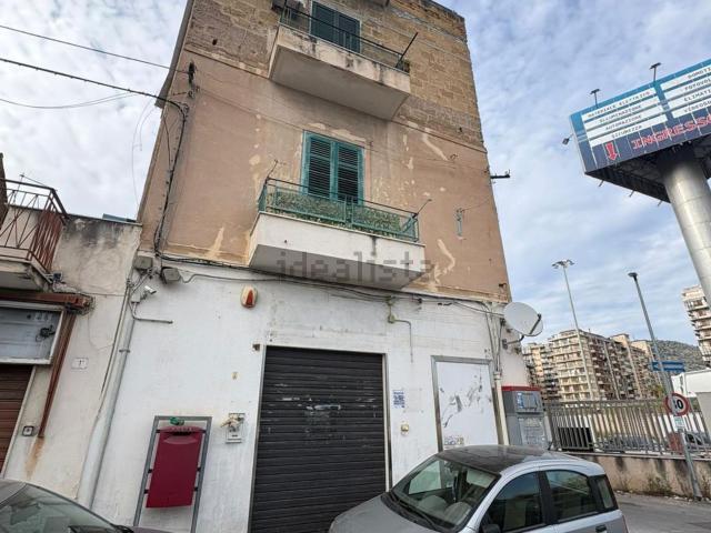 Locale Commerciale in vendita a VI Circoscrizione, Palermo