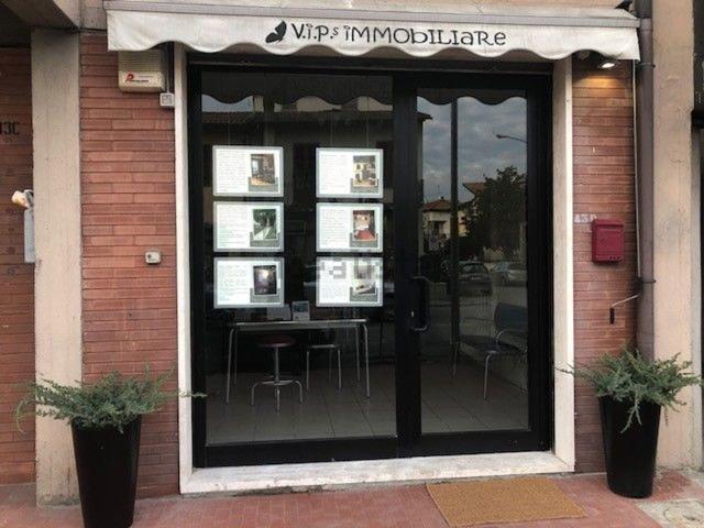 Locale Commerciale in vendita a Capalle, Campi Bisenzio