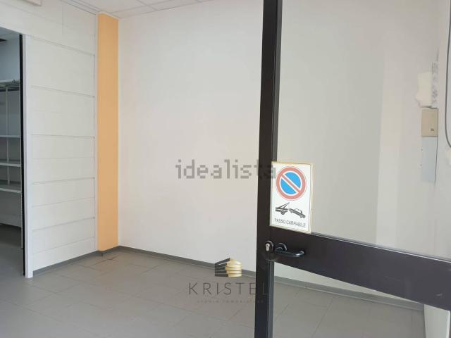 Locale Commerciale in vendita a Rancitelli, Pescara