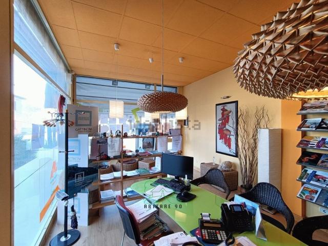 Locale Commerciale in vendita a Pontemurello, Marche