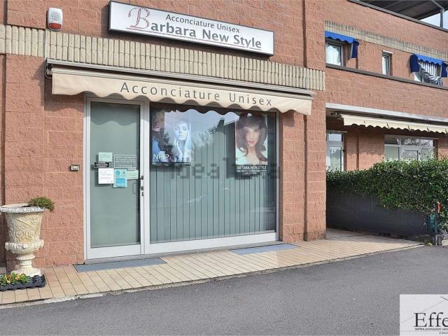 Locale Commerciale in vendita a Brebbia Superiore, Brebbia