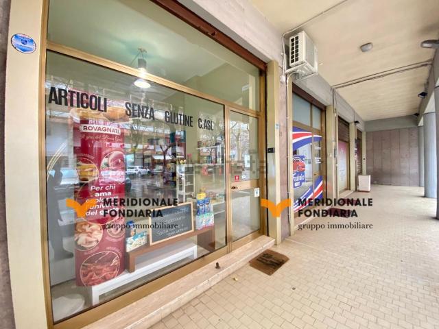 Locale Commerciale in vendita a Puglia, Lecce