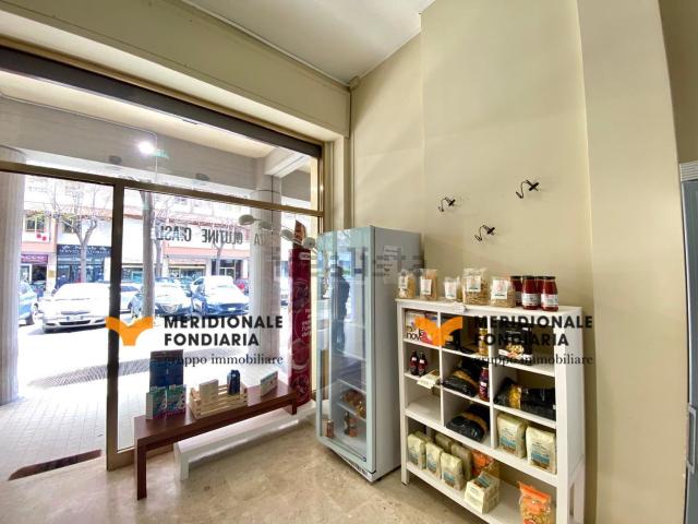 Locale Commerciale in vendita a Puglia, Lecce
