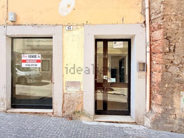 Locale Commerciale in vendita a Regina Pacis, Rieti
