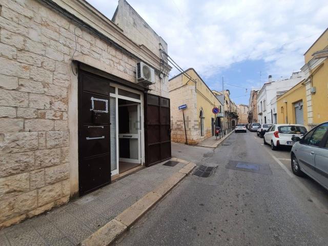 Locale Commerciale in vendita a Contrada Randa, Puglia