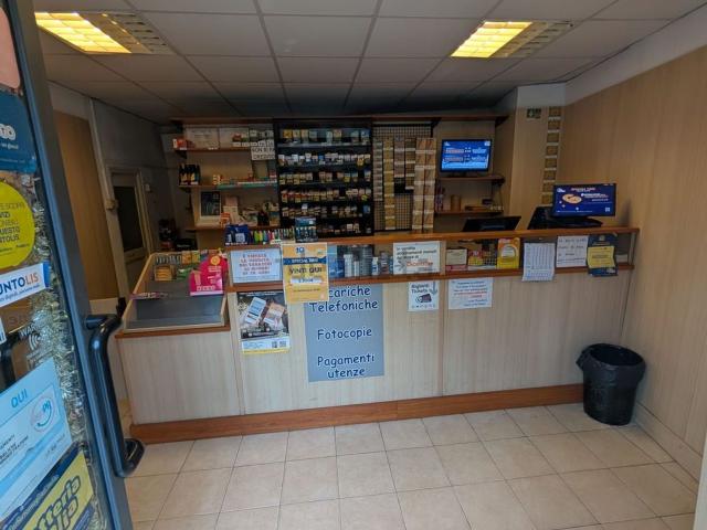 Locale Commerciale in vendita a Val Polcevera, Serra Riccò