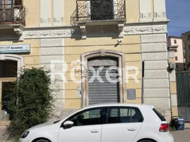 Locale Commerciale in vendita a Sulmona, L'Aquila