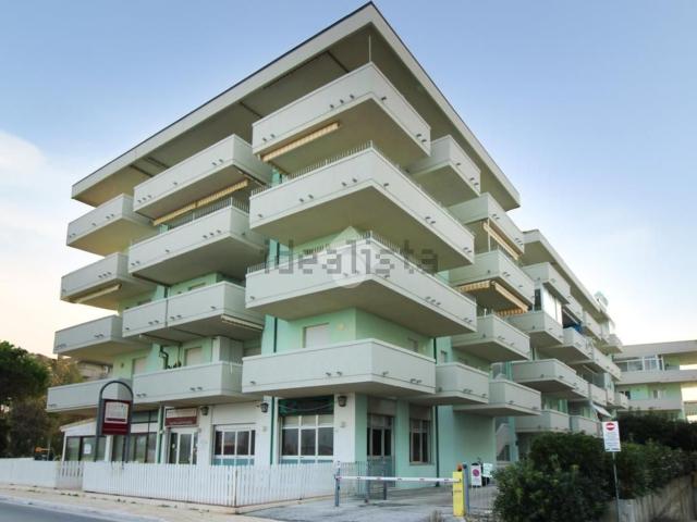 Locale Commerciale in vendita a Salvano, Porto San Giorgio