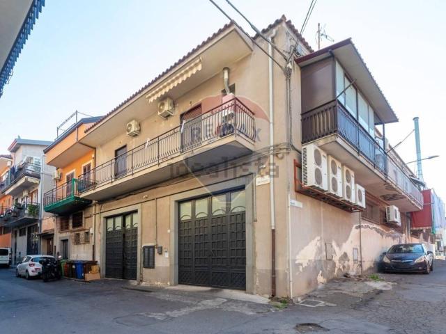 Locale Commerciale in vendita a Paternò, Sicilia