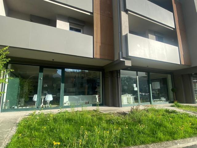 Locale Commerciale in vendita a Comunità delle Giudicarie, Comano