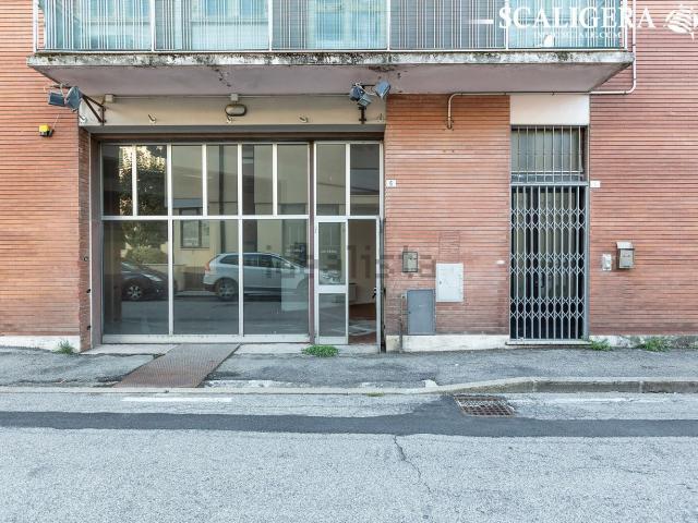 Locale Commerciale in vendita a Legnago, Verona