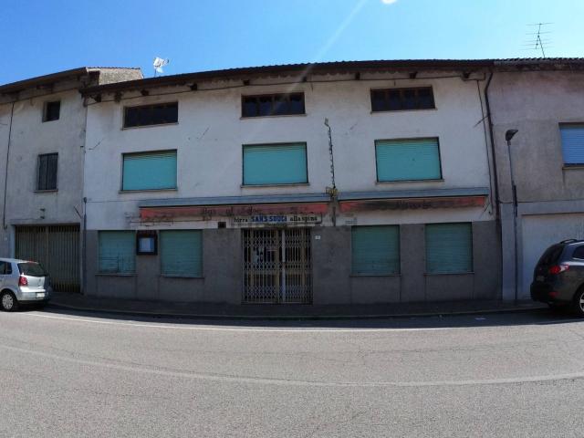 Locale Commerciale in vendita a Castions di Strada / Cjasteons di Strade, Udine / Udin / Videm