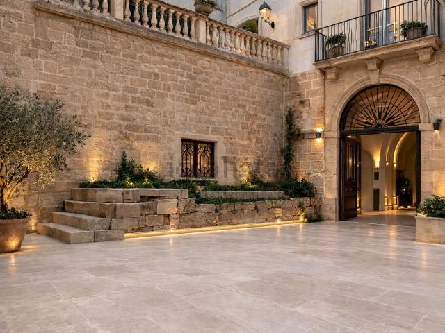 Locale Commerciale in vendita a Puglia, Lecce