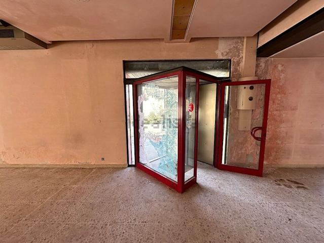 Locale Commerciale in vendita a Morgano, Badoere