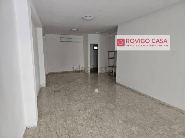 Locale Commerciale in vendita a Tassina, Rovigo