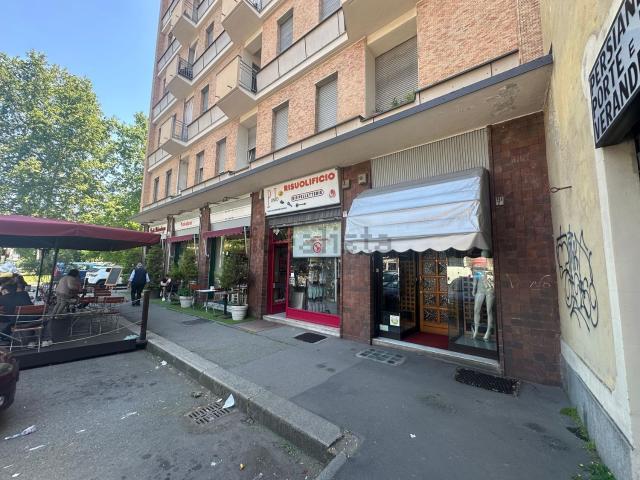 Locale Commerciale in vendita a Circoscrizione 6, Piemonte