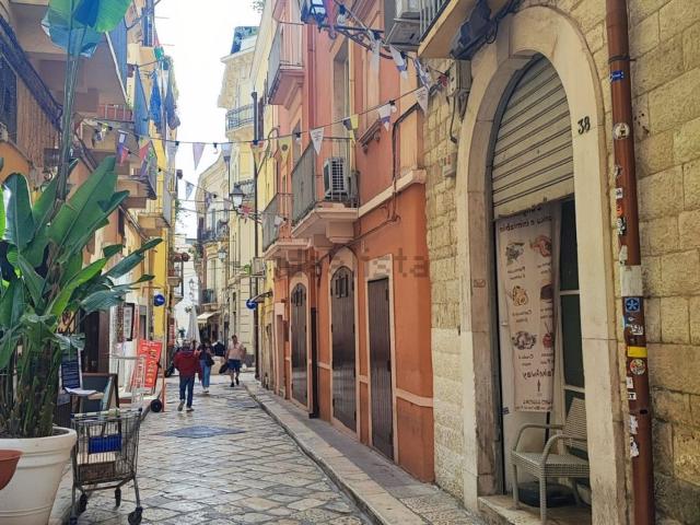 Locale Commerciale in vendita a Puglia, Bari
