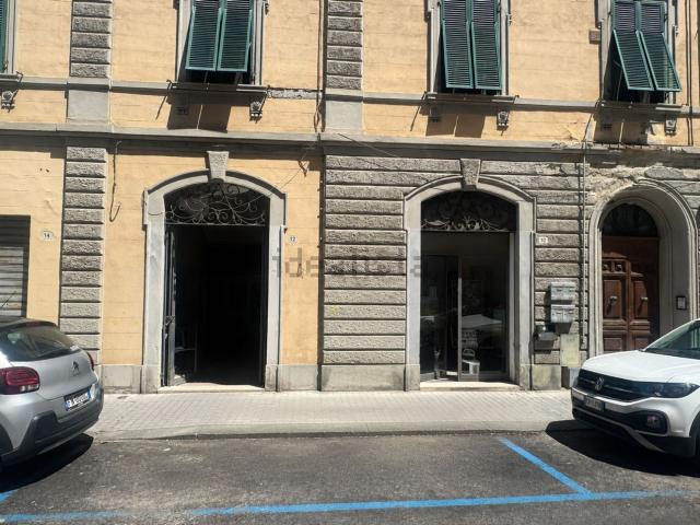 Locale Commerciale in vendita a Bellaria, Pontedera