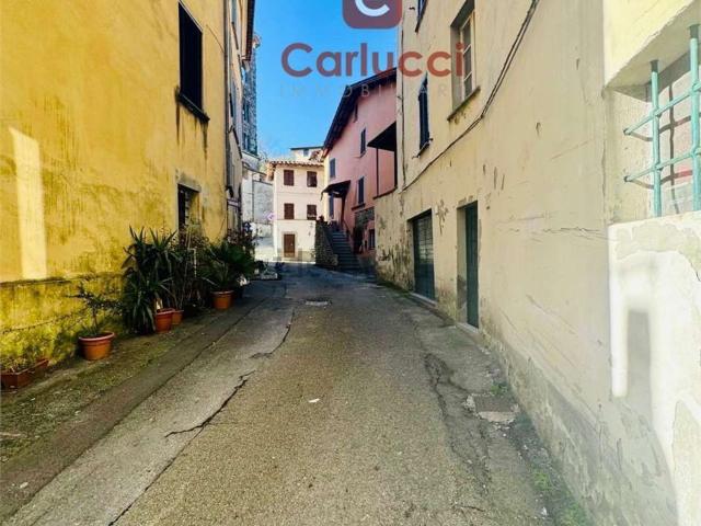 Locale Commerciale in vendita a Pescia