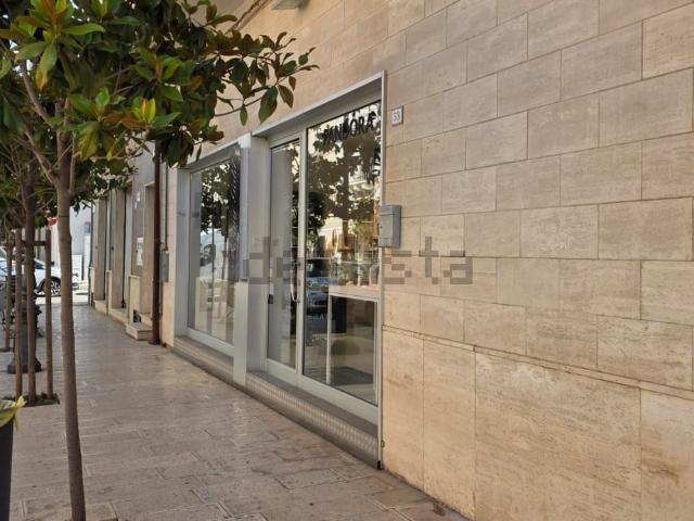 Locale Commerciale in vendita a Sava, Taranto