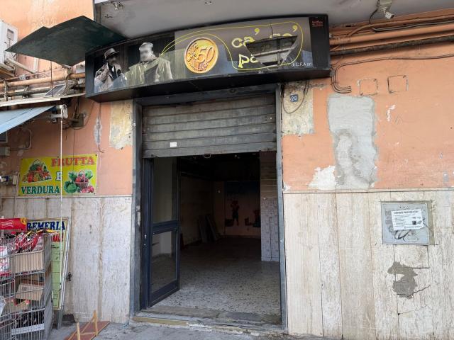 Locale Commerciale in vendita a Cupa Spinelli, Piscinola