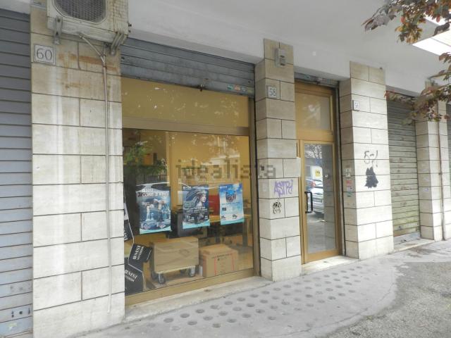 Locale Commerciale in vendita a Municipio Roma XI, Roma Capitale