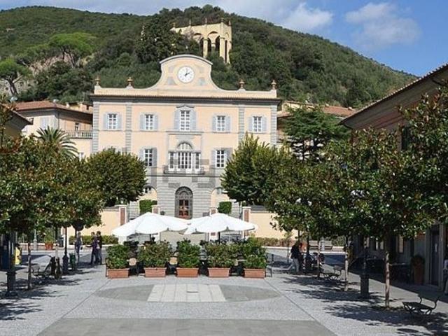 Locale Commerciale in vendita a Gello, San Giuliano Terme