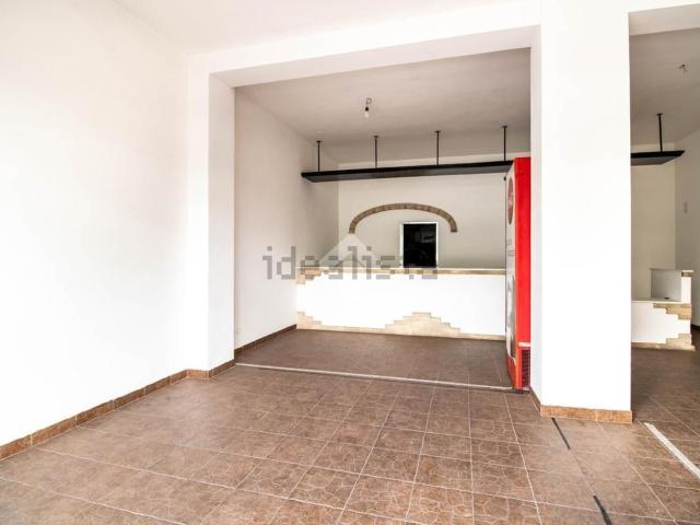 Locale Commerciale in vendita a Faleriense, Marche