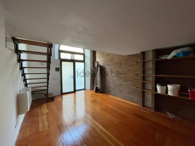 Locale Commerciale in vendita a Le Cure, Firenze