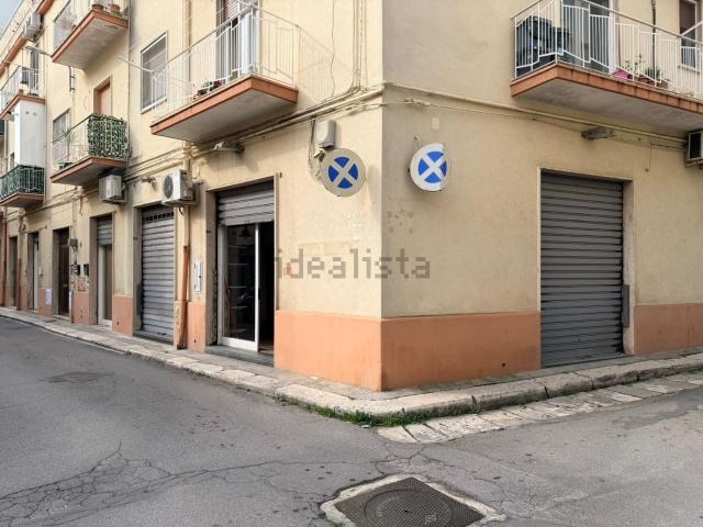 Locale Commerciale in vendita a Puglia, Bari