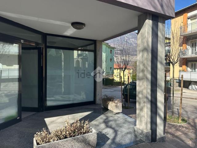 Locale Commerciale in vendita a Comunità della Vallagarina, Borgo Sacco