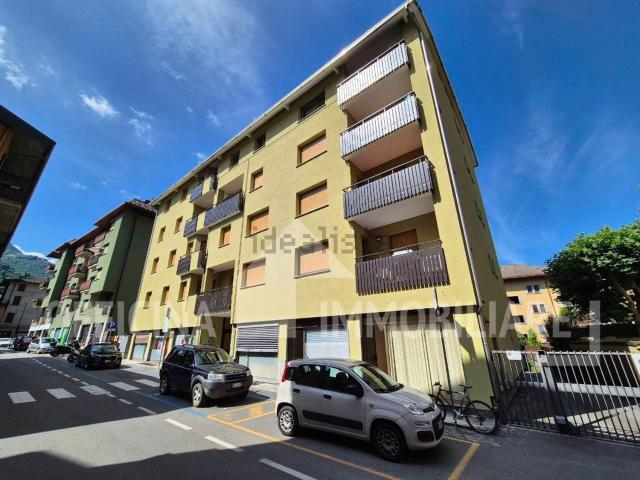 Locale Commerciale in vendita a Morbegno, Lombardia